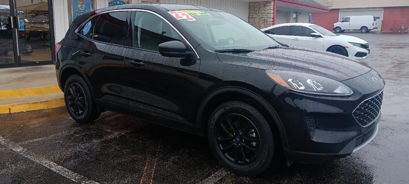 Used 2022 Ford Escape SE w/ Convenience Package image 3