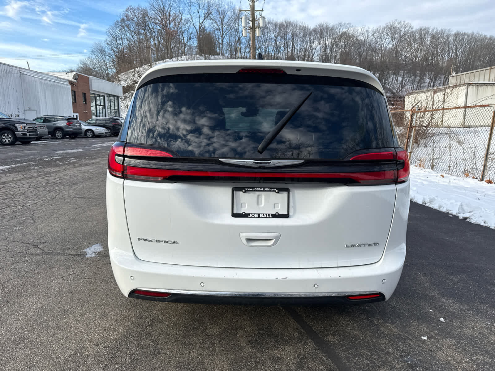 Used 2024 Chrysler Pacifica Limited image 6