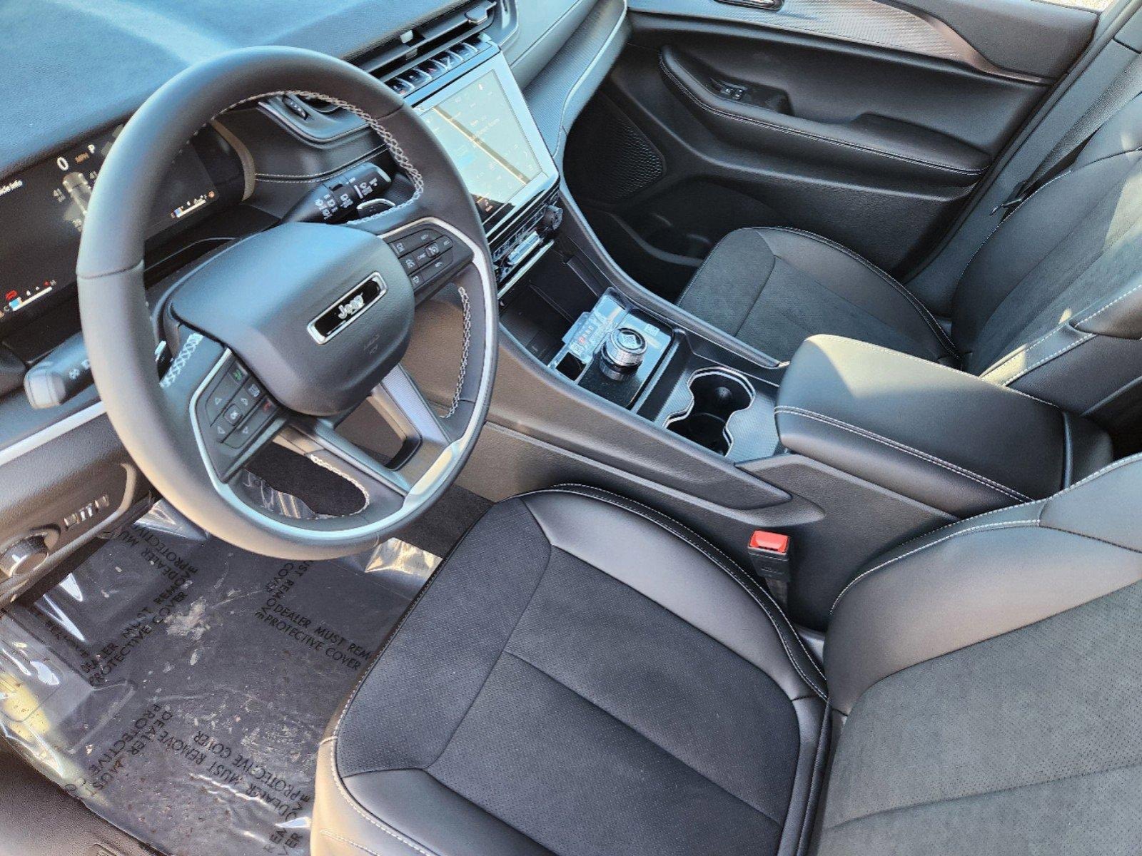 New 2025 Jeep Grand Cherokee Altitude image 13