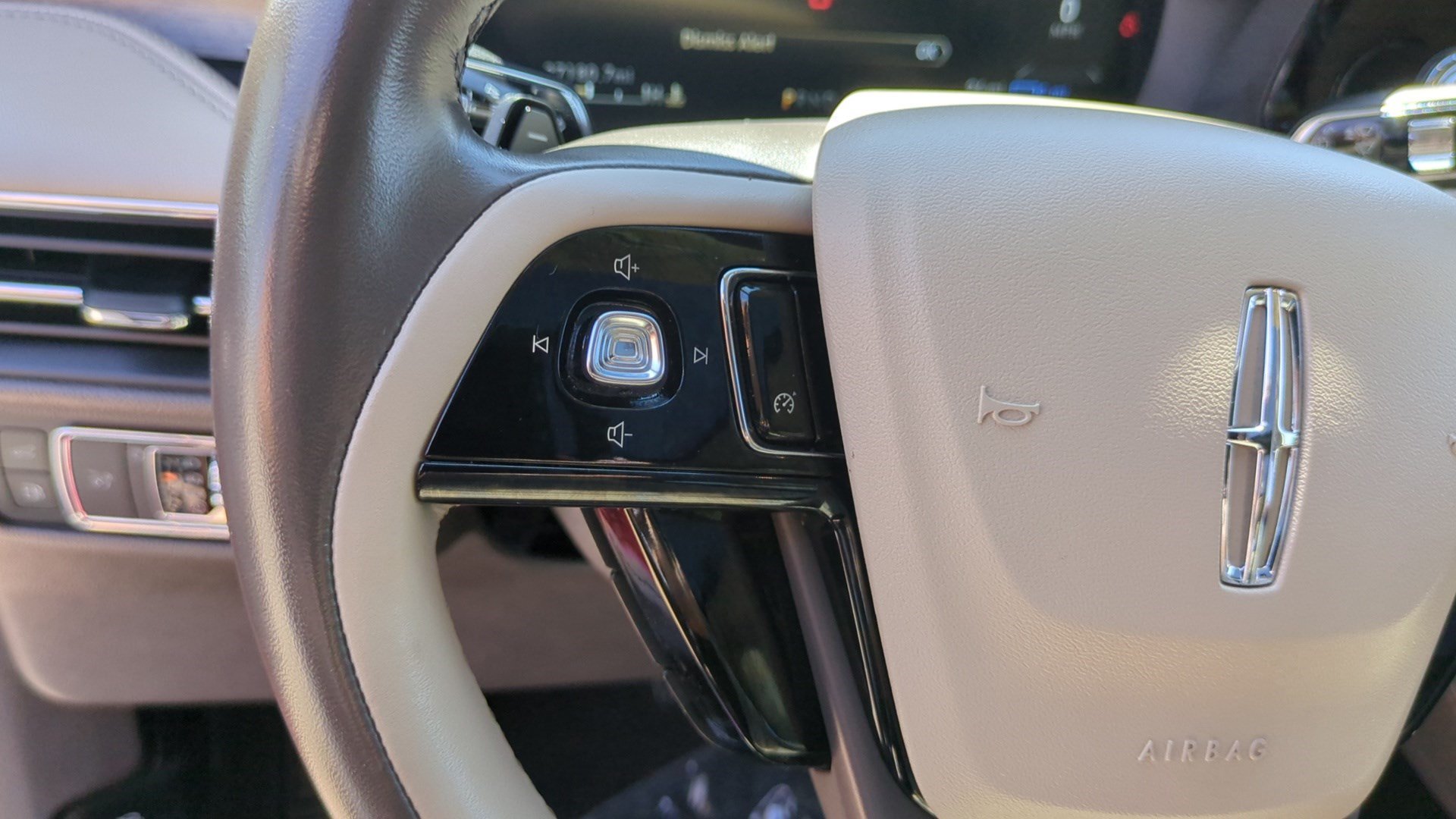 Used 2022 Lincoln Corsair Grand Touring AWD/4WD image 18