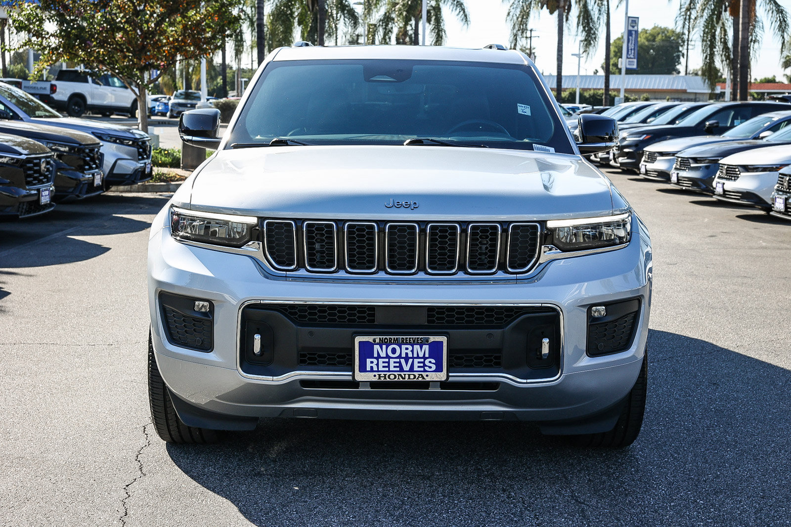 Used 2022 Jeep Grand Cherokee Overland image 2