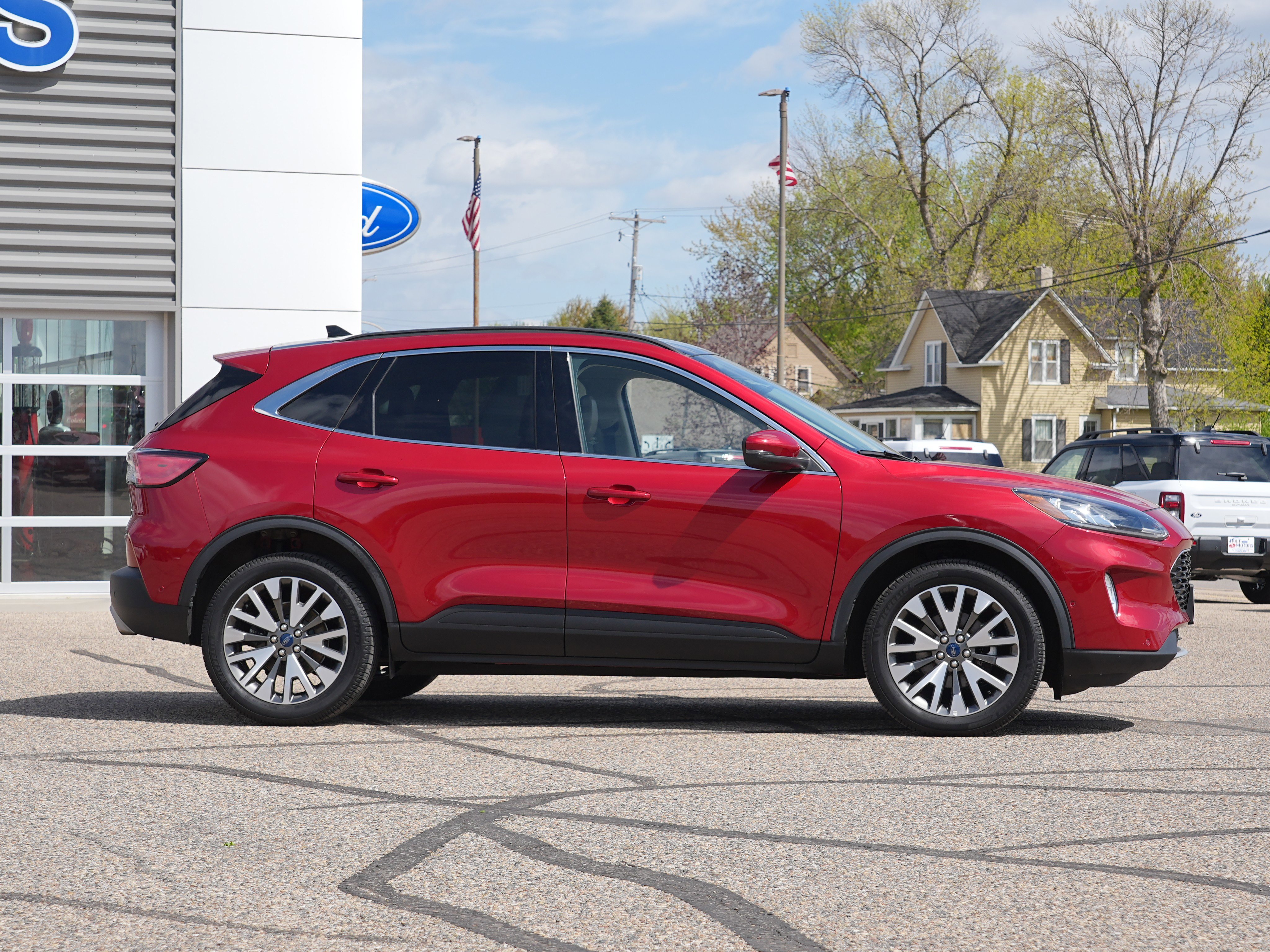 Used 2020 Ford Escape Titanium AWD/4WD image 2