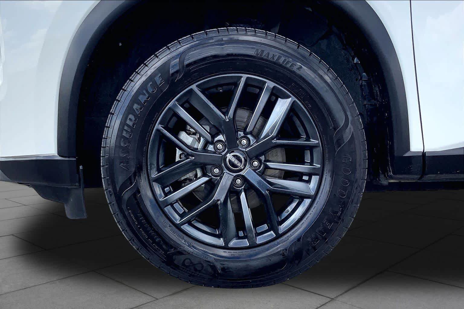 Used 2023 Nissan Rogue S FWD image 10