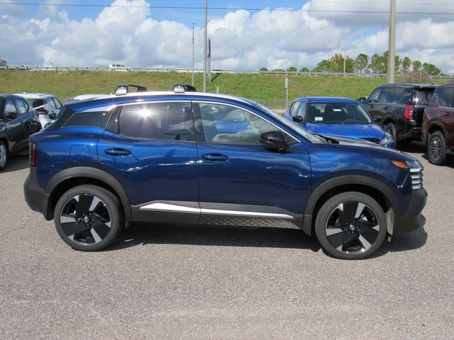 New 2026 Nissan Kicks SR image 2