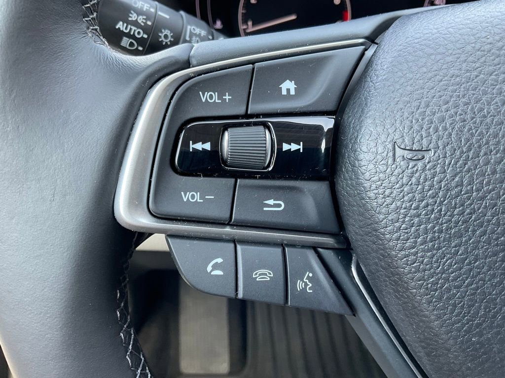 Used 2018 Honda Accord Touring image 13