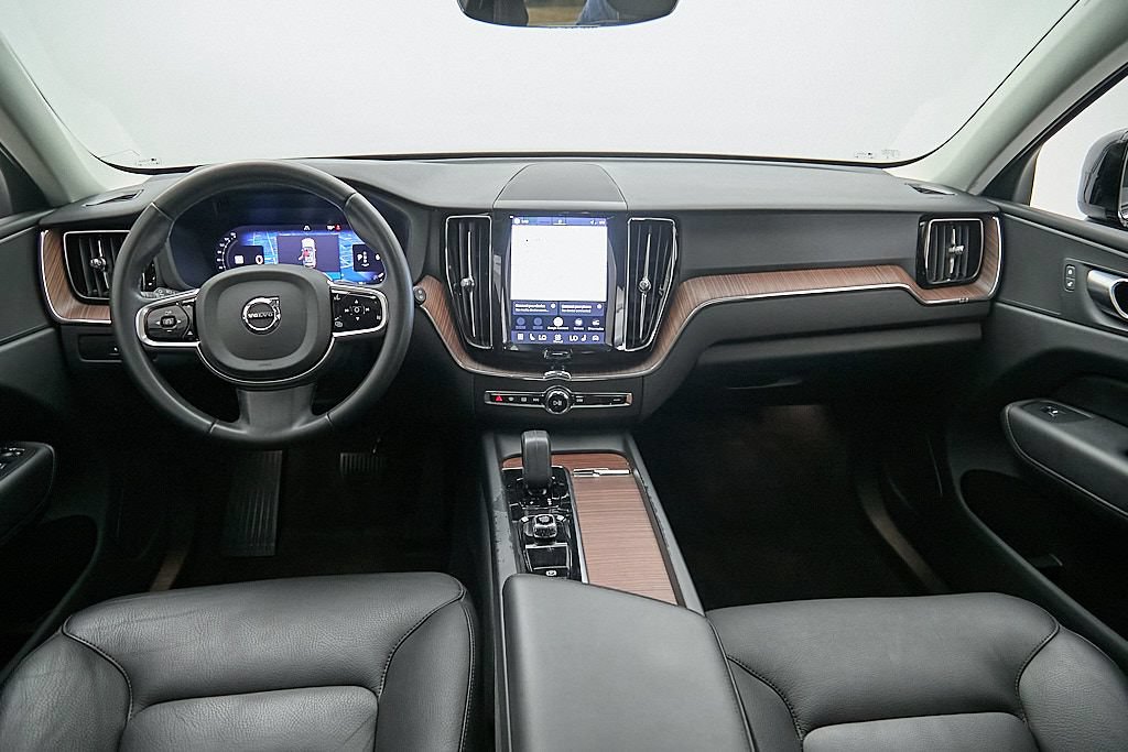 Certified 2023 Volvo XC60 B5 Plus w/ Protection Package Premier AWD/4WD image 23