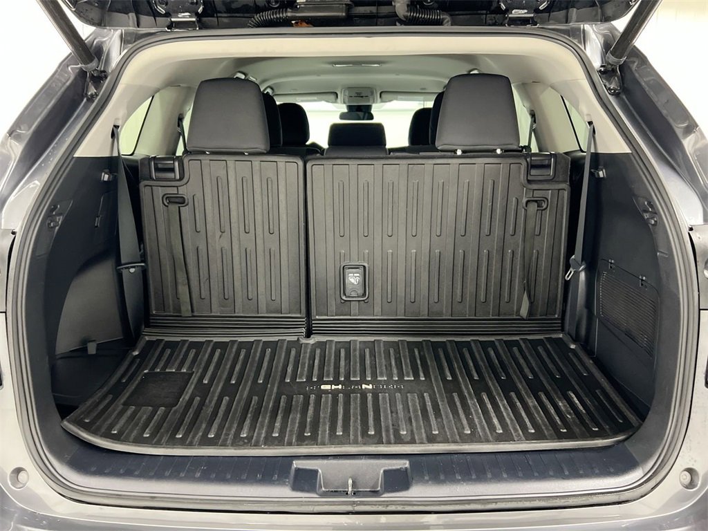 Used 2023 Toyota Highlander LE image 24