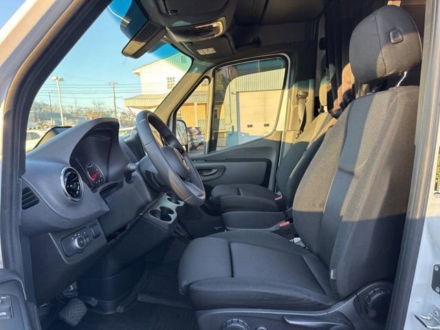 Used 2025 Mercedes-Benz Sprinter 2500 image 4