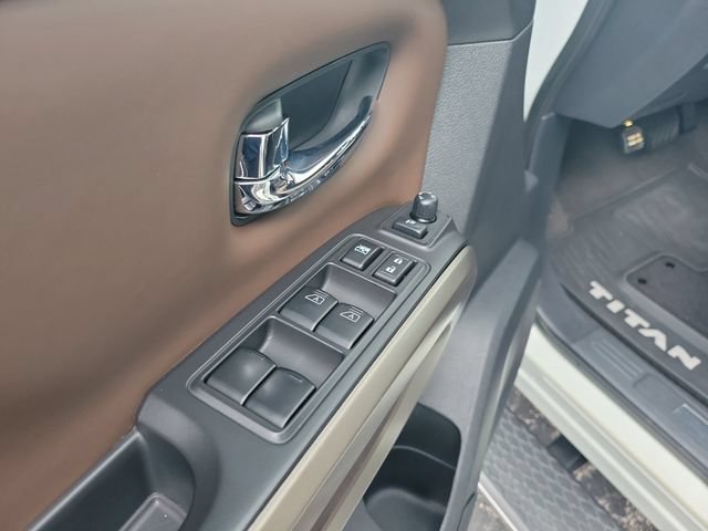 Used 2021 Nissan Titan Platinum Reserve w/ Moonroof Package AWD/4WD image 15