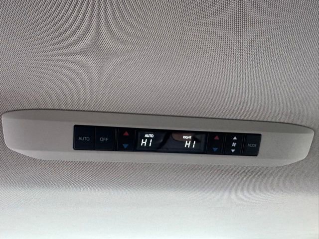 Used 2024 Toyota Sienna XLE image 18