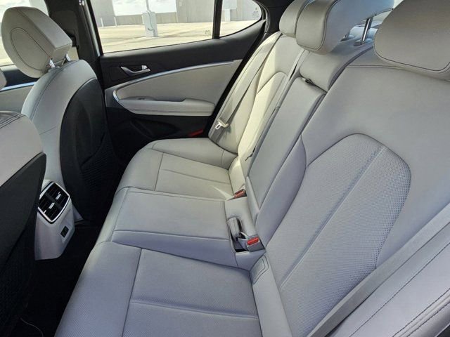 Used 2025 Genesis G70 2.5T RWD image 13