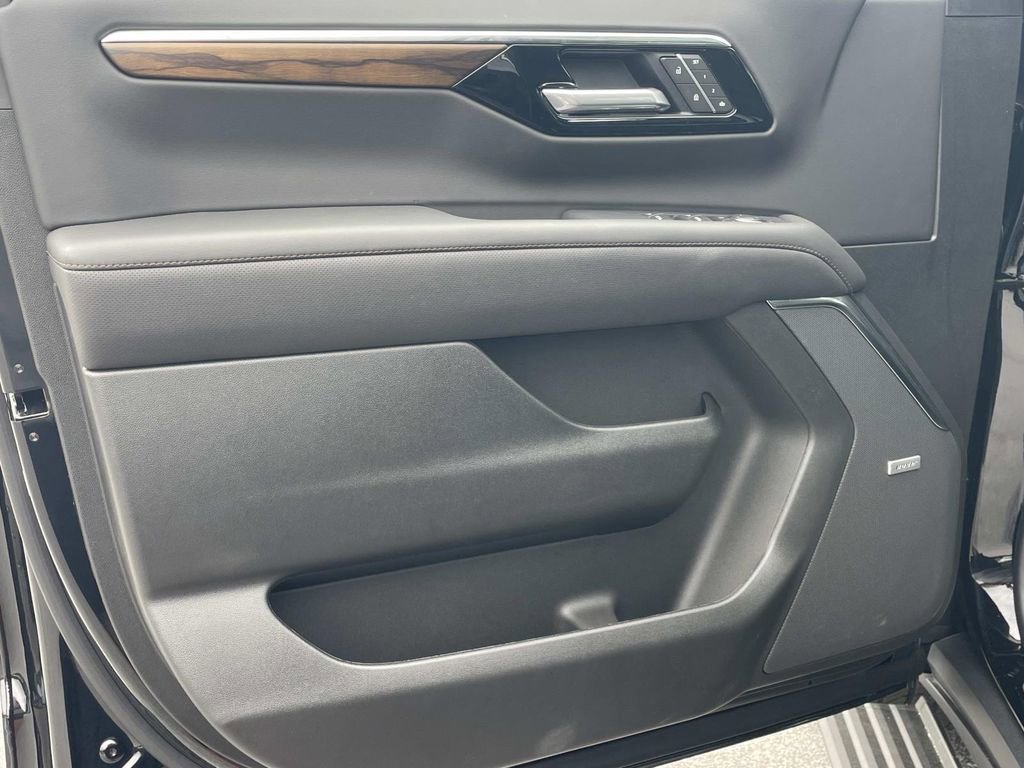 New 2026 Chevrolet Suburban High Country AWD/4WD image 17