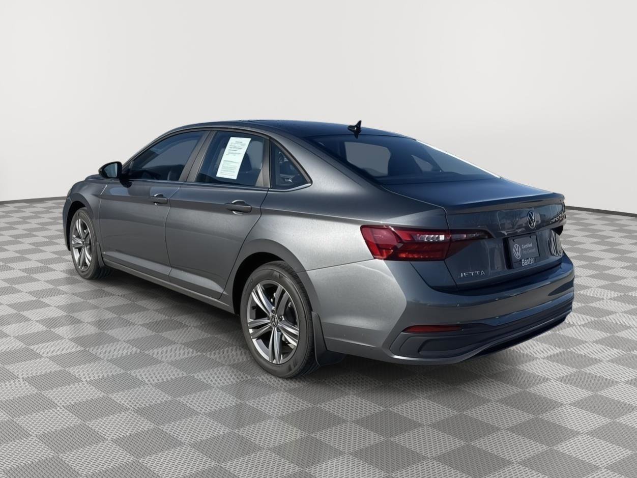 Used 2024 Volkswagen Jetta SE w/ Panoramic Sunroof Package image 8