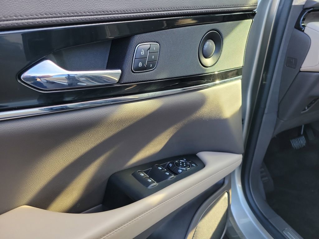 Certified 2023 Lincoln Nautilus Reserve w/ Equipment Group 201A image 19