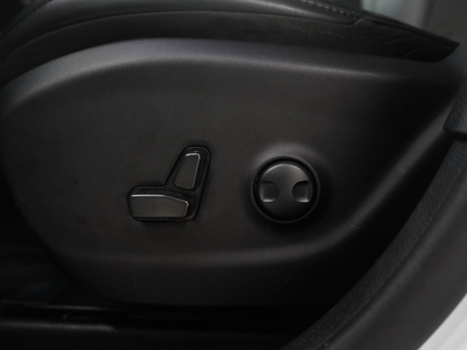 Used 2022 Jeep Cherokee Latitude w/ Sun & Sound Group image 23