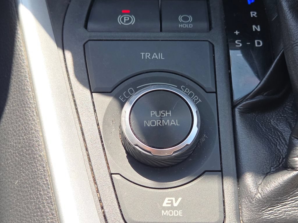 Used 2020 Toyota RAV4 XLE w/ Convenience Package AWD/4WD image 10