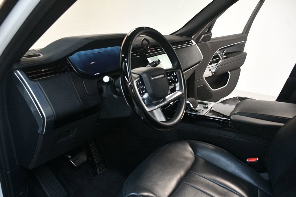 Used 2023 Land Rover Range Rover SE image 27
