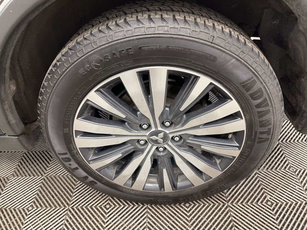 Used 2020 Mitsubishi Outlander ES image 32