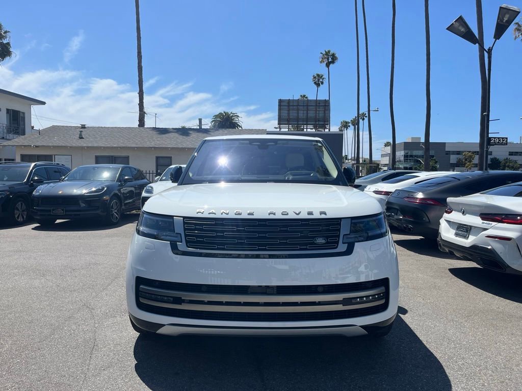 Used 2023 Land Rover Range Rover Long Wheelbase SE image 2
