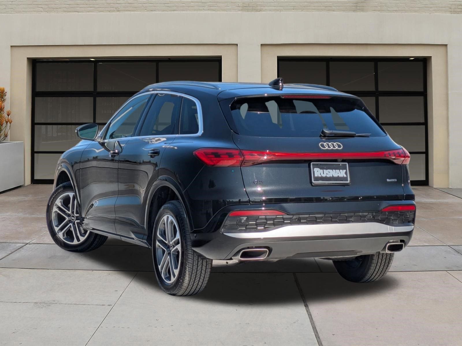 Used 2025 Audi Q5 Premium Plus w/ Premium Plus image 2