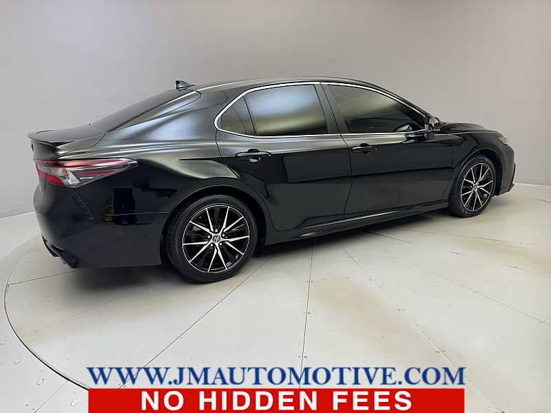 Used 2023 Toyota Camry SE FWD image 5