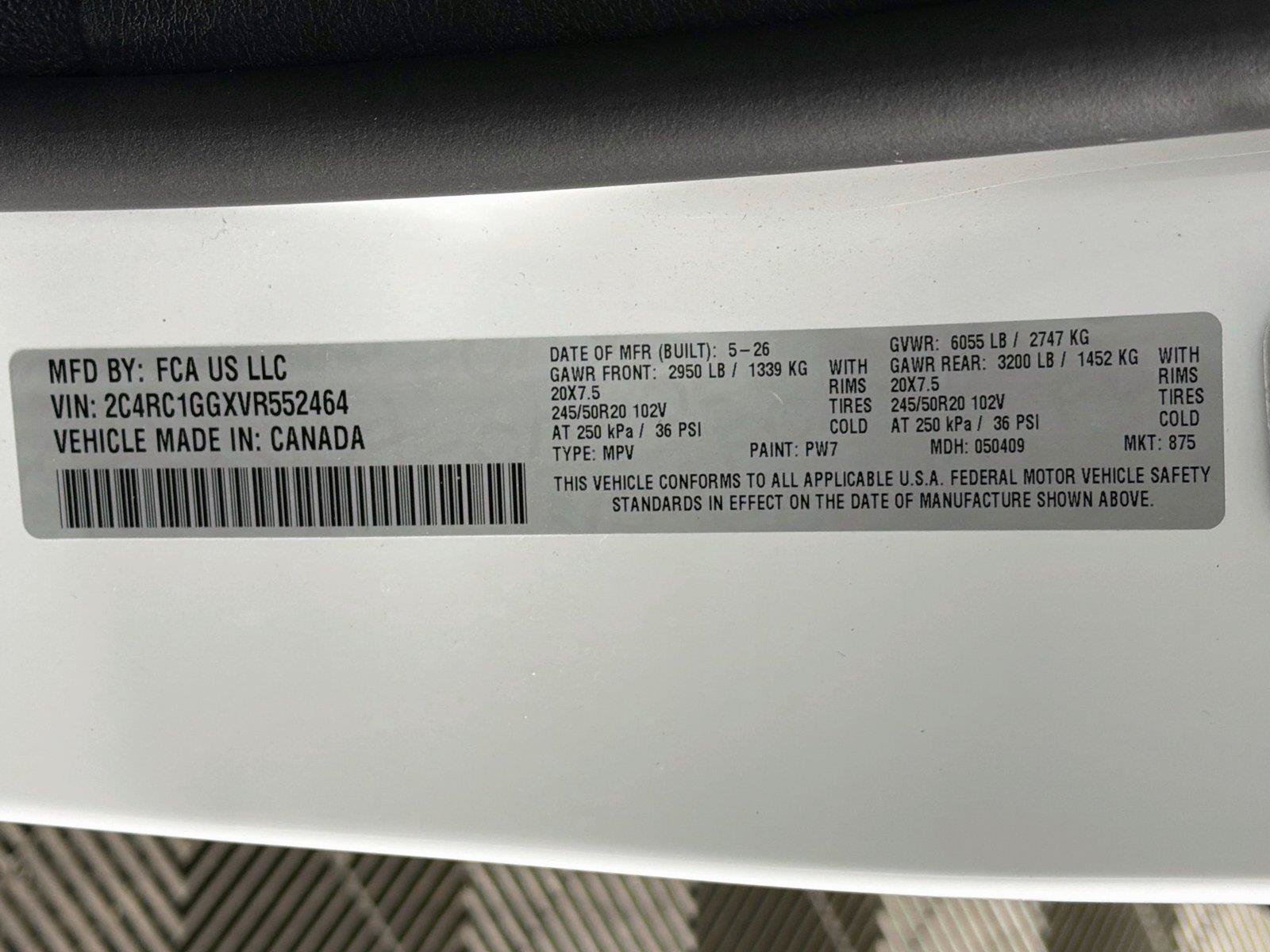 Used 2027 Chrysler Pacifica Limited FWD image 39