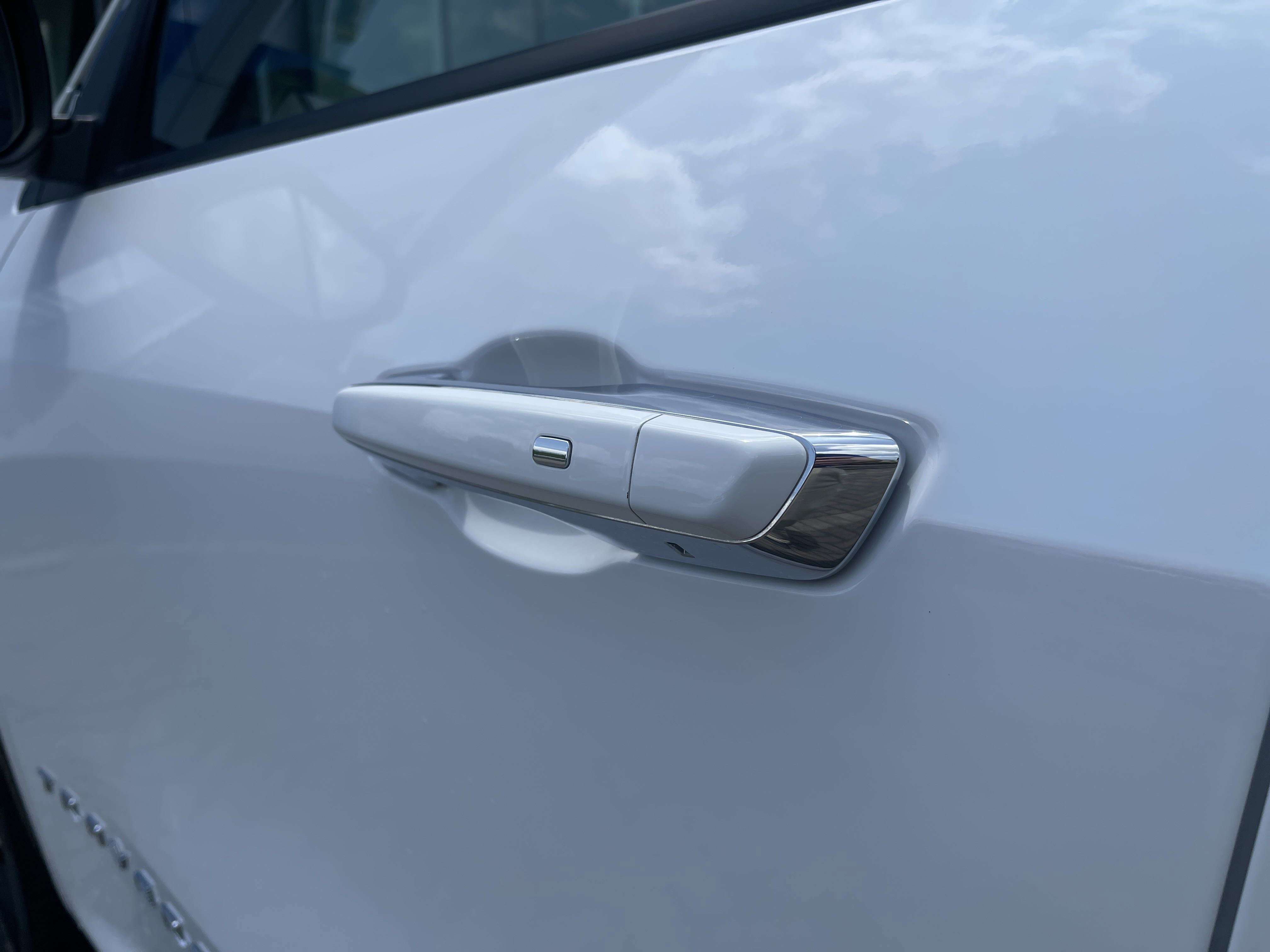 Used 2024 Chevrolet Traverse RS image 14