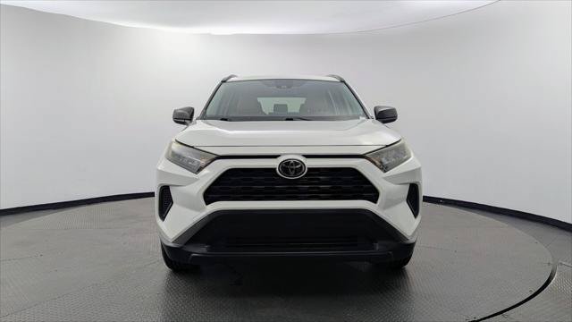 Used 2019 Toyota RAV4 LE FWD image 12