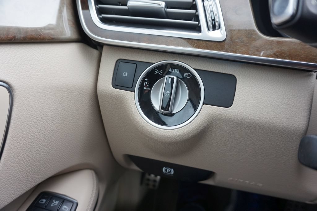 Used 2015 Mercedes-Benz E 350 Sedan image 35