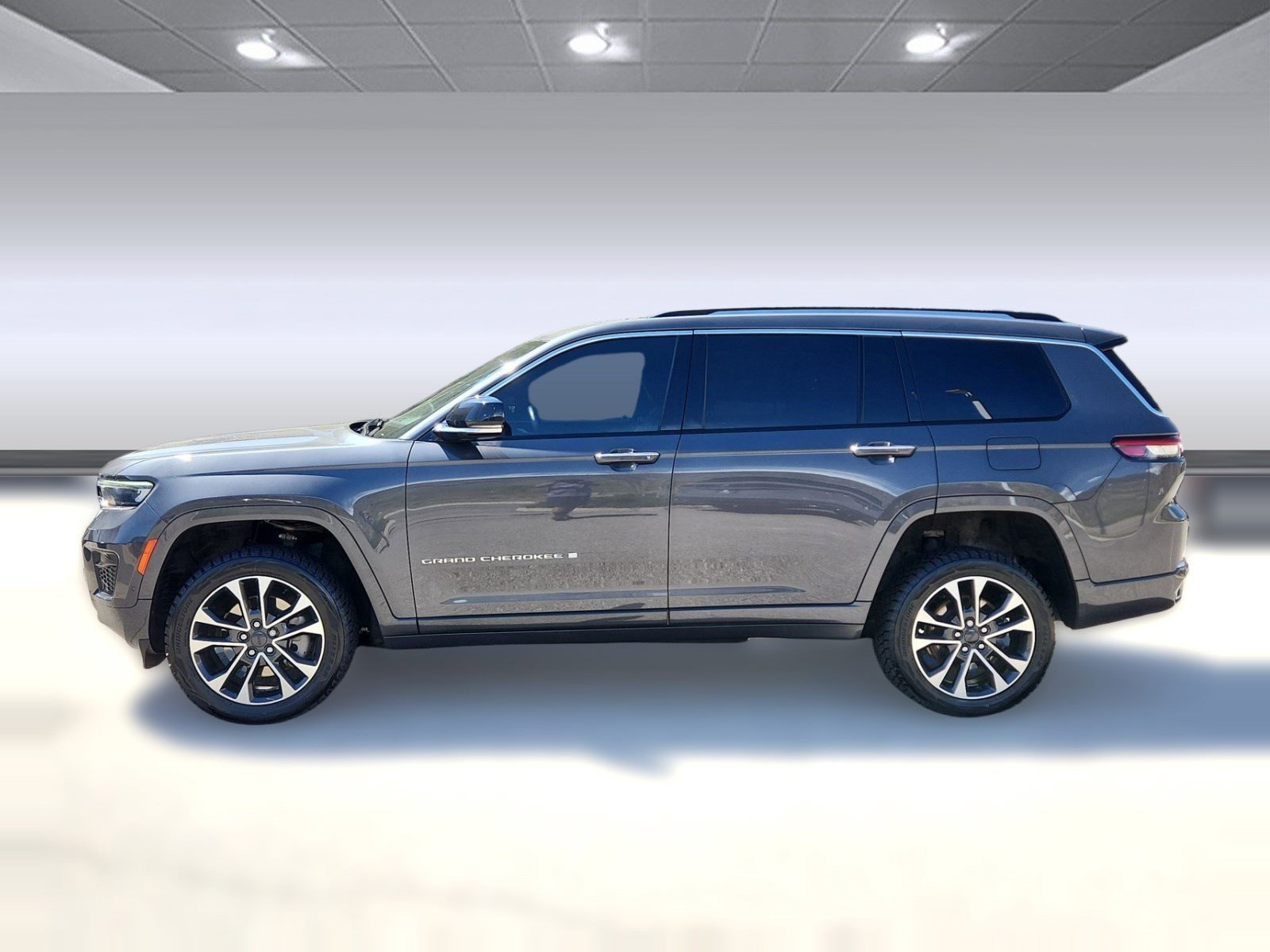 Used 2021 Jeep Grand Cherokee L Overland w/ Luxury Tech Group IV AWD/4WD image 2
