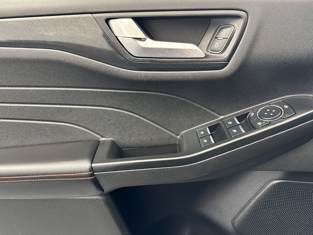 Used 2025 Ford Escape ST-Line AWD/4WD image 10