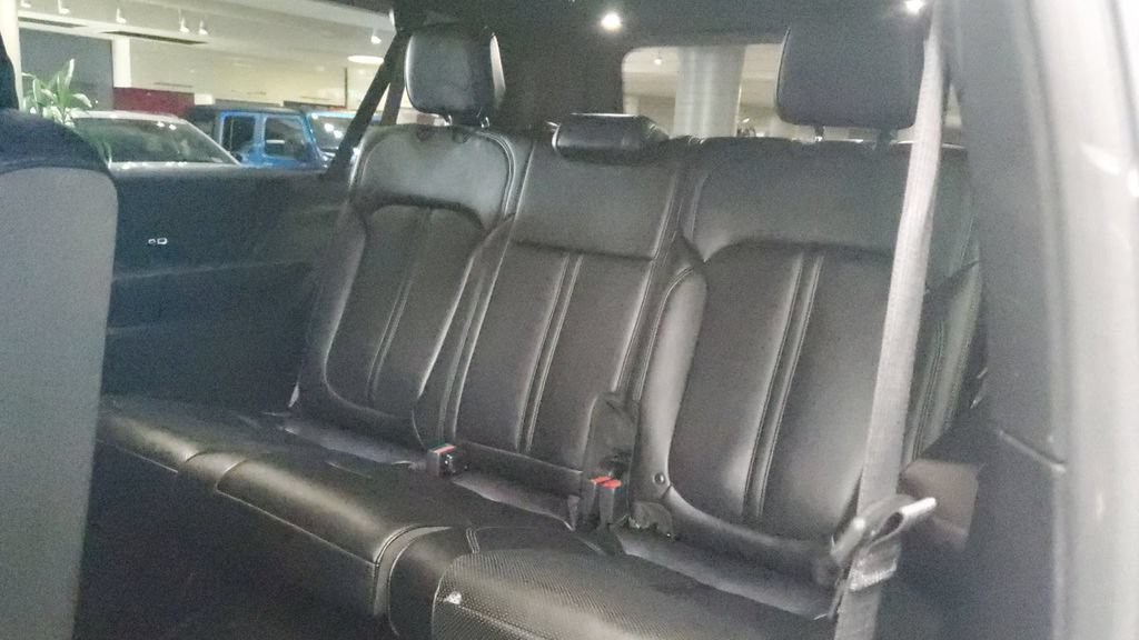 Used 2024 Jeep Wagoneer L Series II w/ Flexible Seating Group RWD image 16