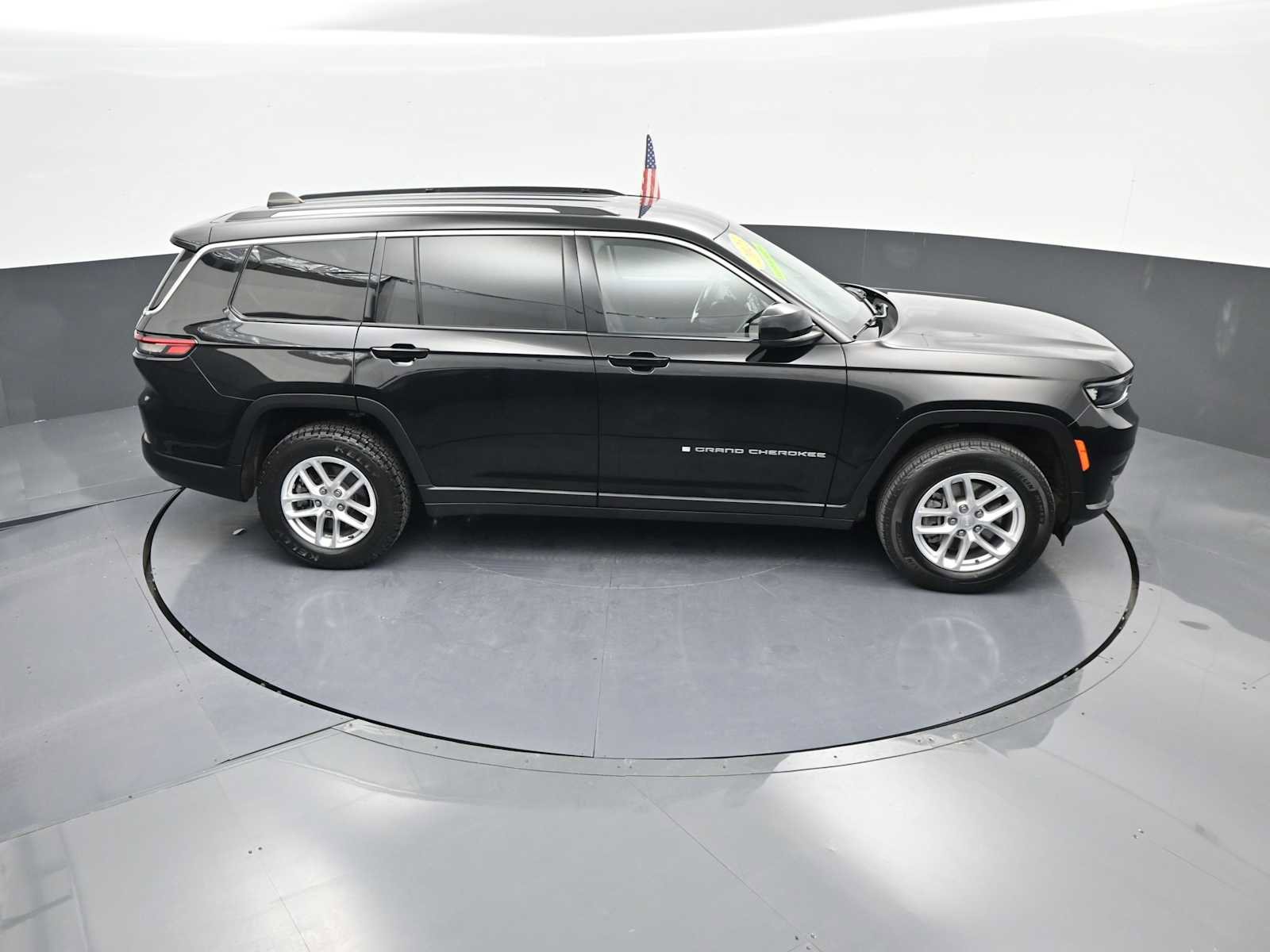 Used 2023 Jeep Grand Cherokee L Laredo image 42