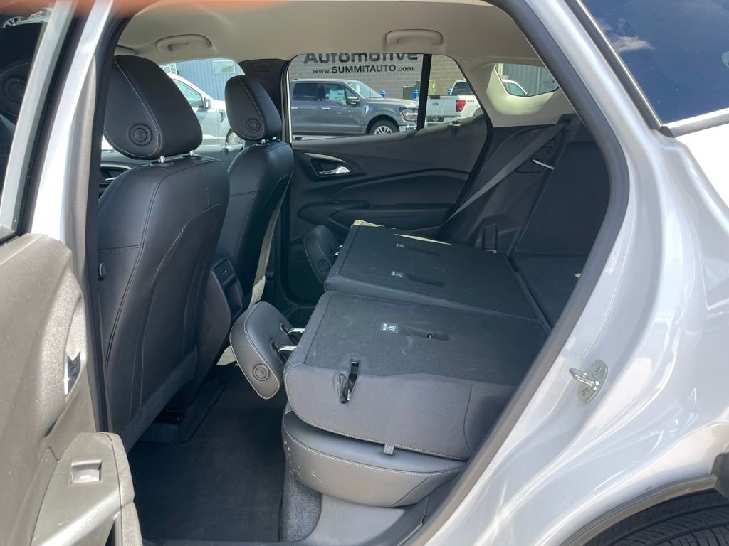 Used 2025 Chevrolet Trax LT FWD image 48