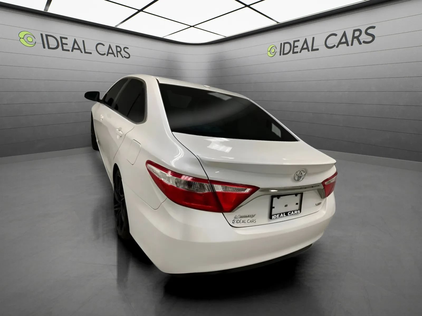 Used 2017 Toyota Camry XSE w/ Advanced Technology Package FWD image 7