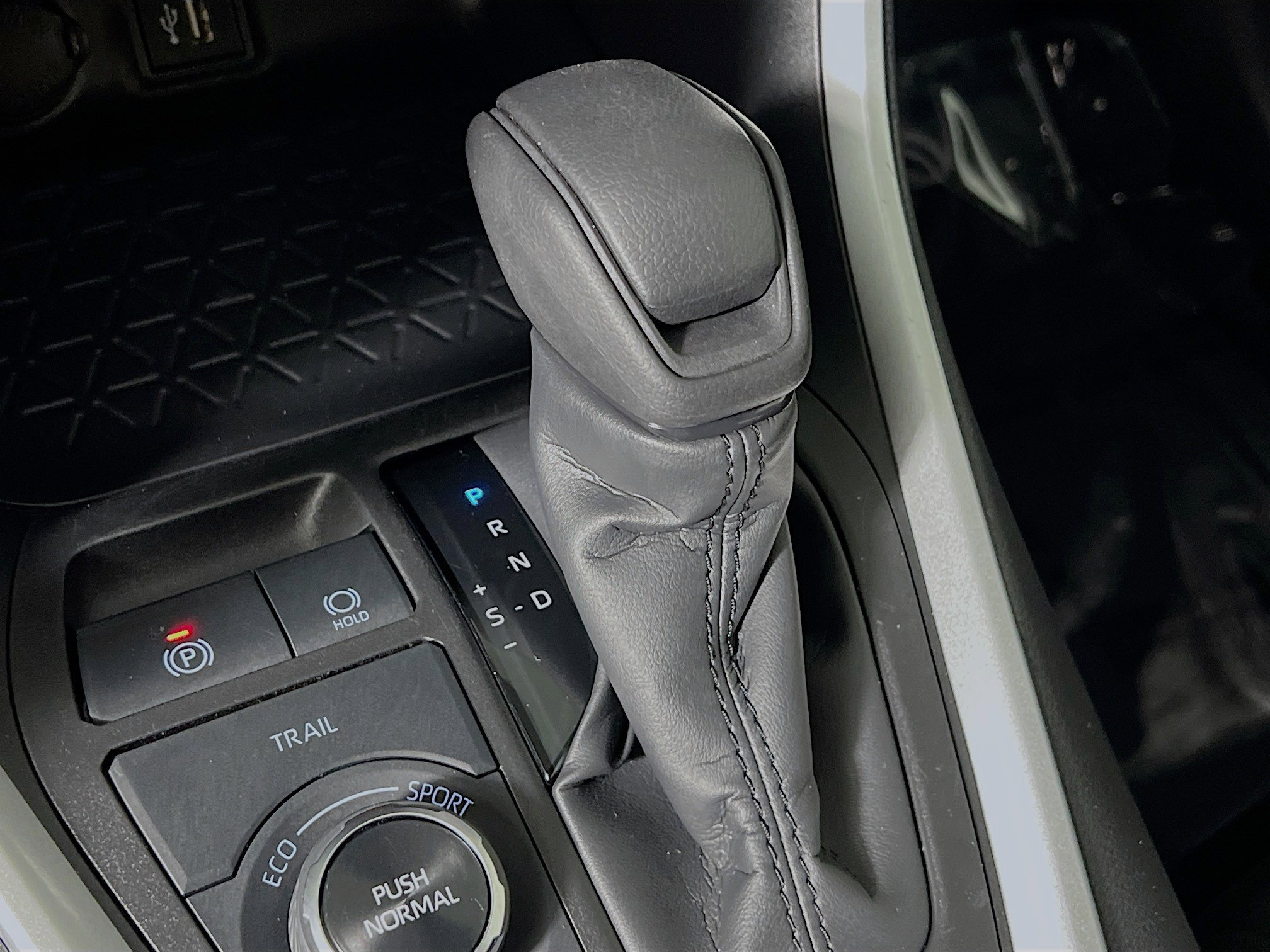 Used 2025 Toyota RAV4 XLE AWD/4WD image 24