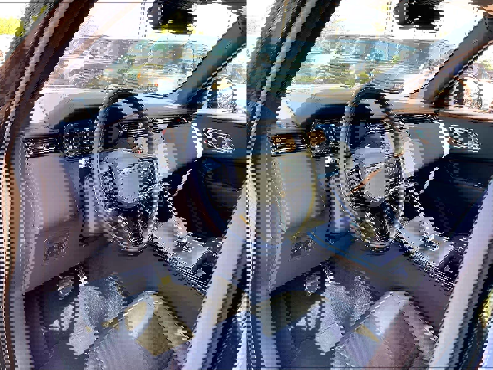 Used 2026 Land Rover Range Rover Velar Dynamic SE image 16