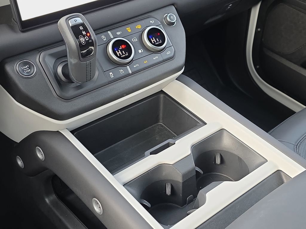 Used 2025 Land Rover Defender 110 S image 24