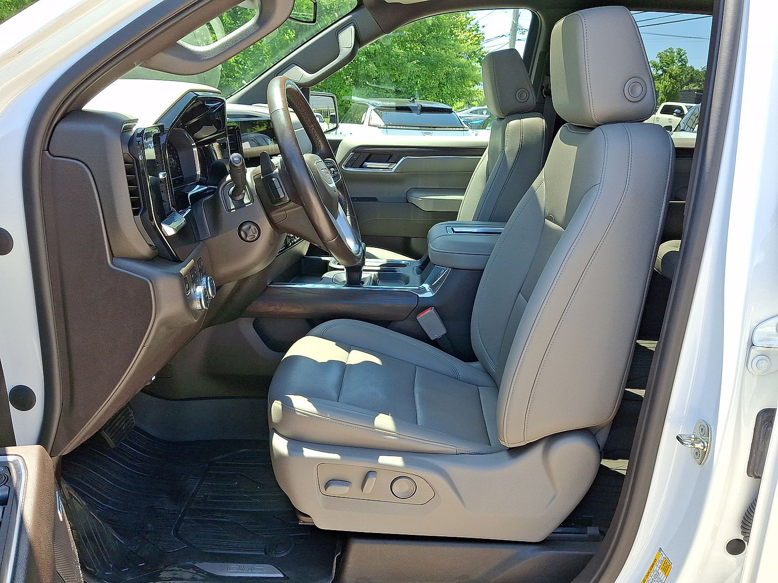 Used 2022 GMC Sierra 1500 SLT w/ SLT Premium Plus Package AWD/4WD image 11