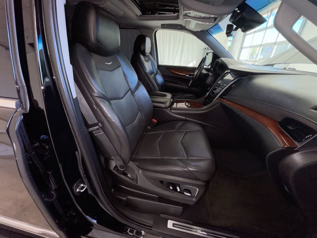 Used 2018 Cadillac Escalade ESV Premium Luxury AWD/4WD image 26