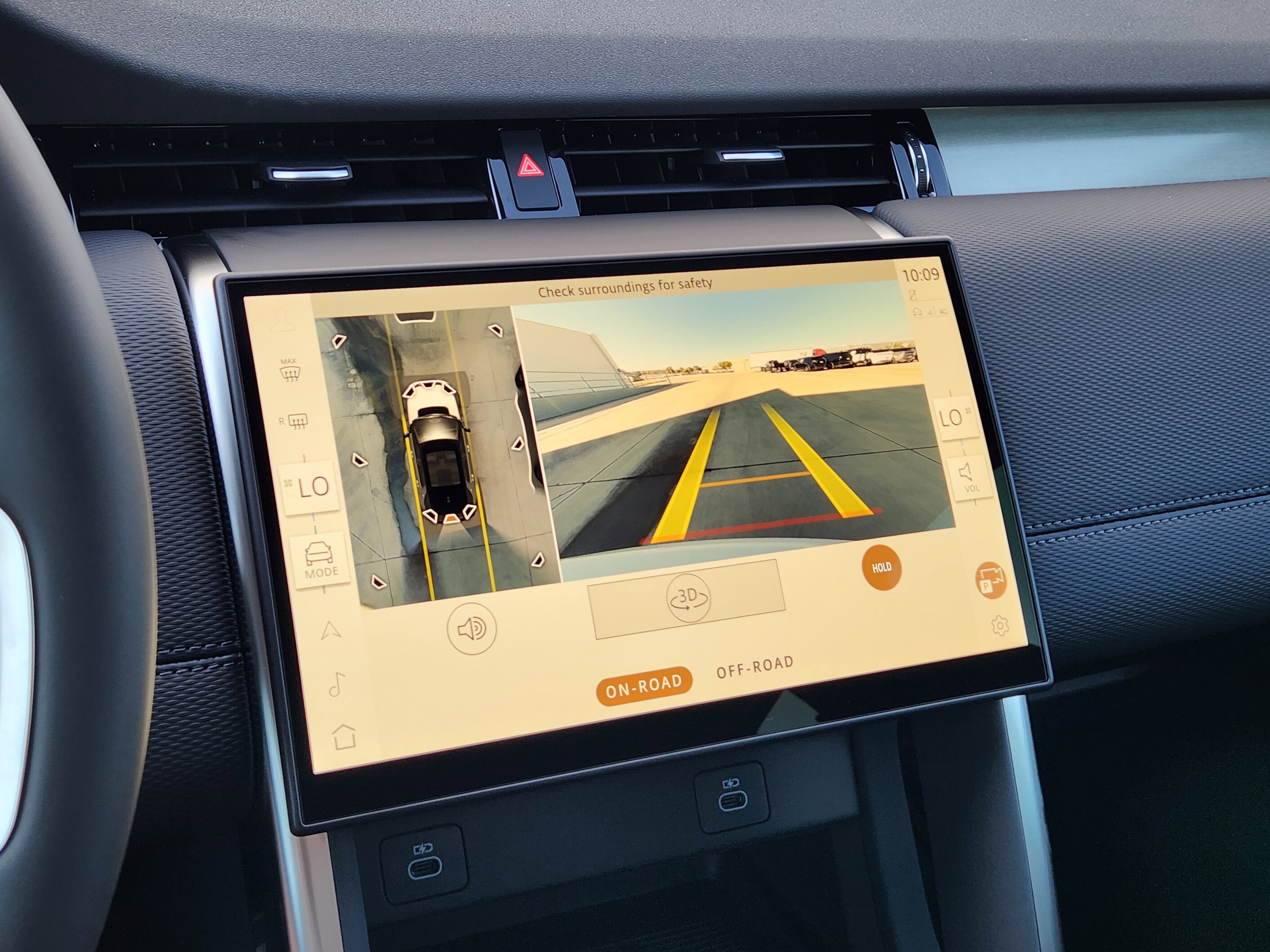 New 2025 Land Rover Discovery Sport Dynamic SE image 18