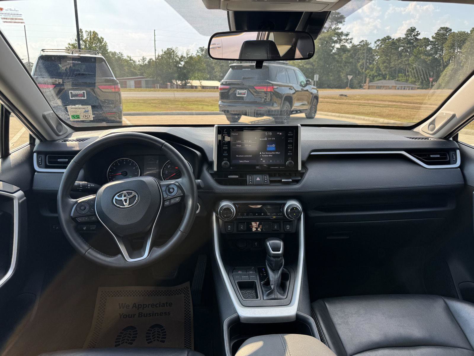 Used 2020 Toyota RAV4 XLE Premium FWD image 15