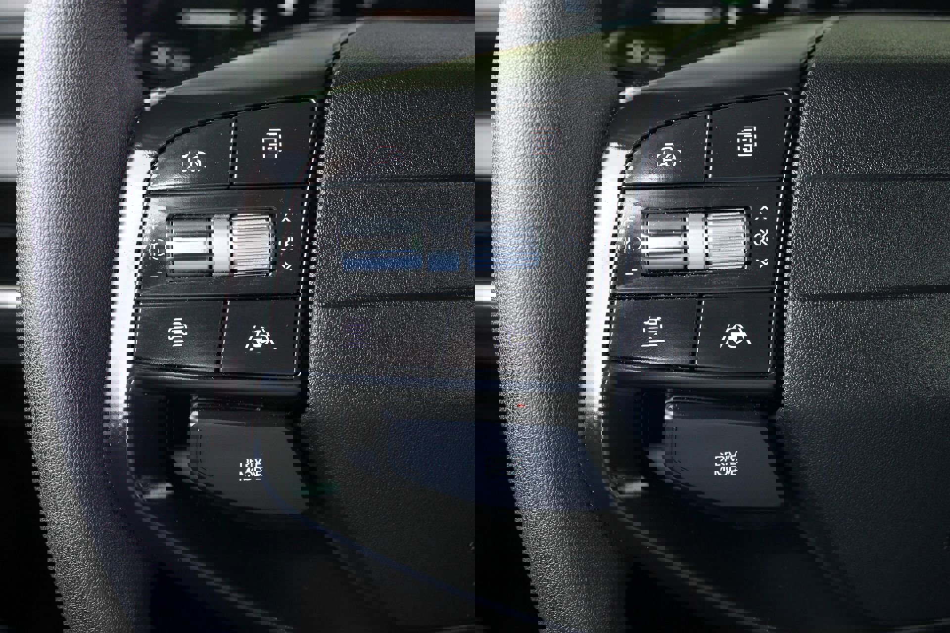 Used 2025 Kia K4 LXS image 25