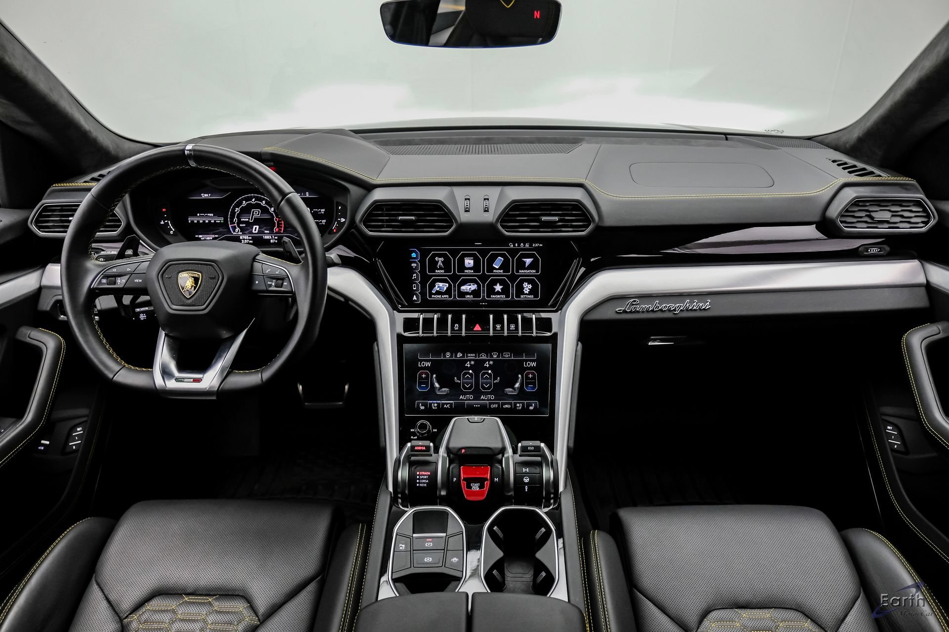 Used 2022 Lamborghini Urus AWD/4WD image 32