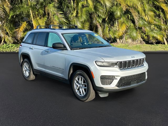 Used 2023 Jeep Grand Cherokee Laredo w/ Luxury Tech Group I image 4