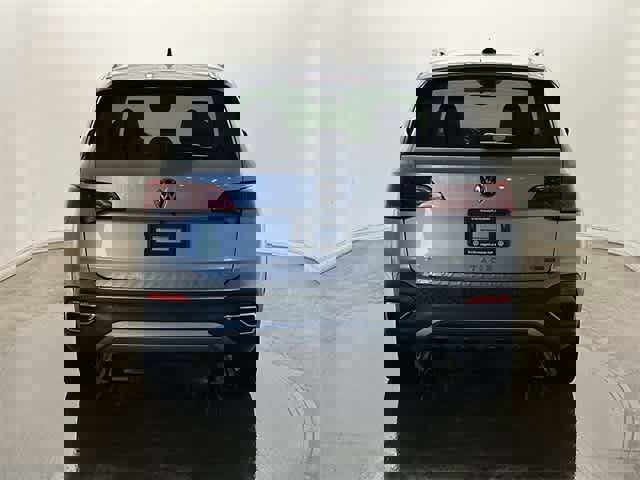 Certified 2023 Volkswagen Taos SE image 4