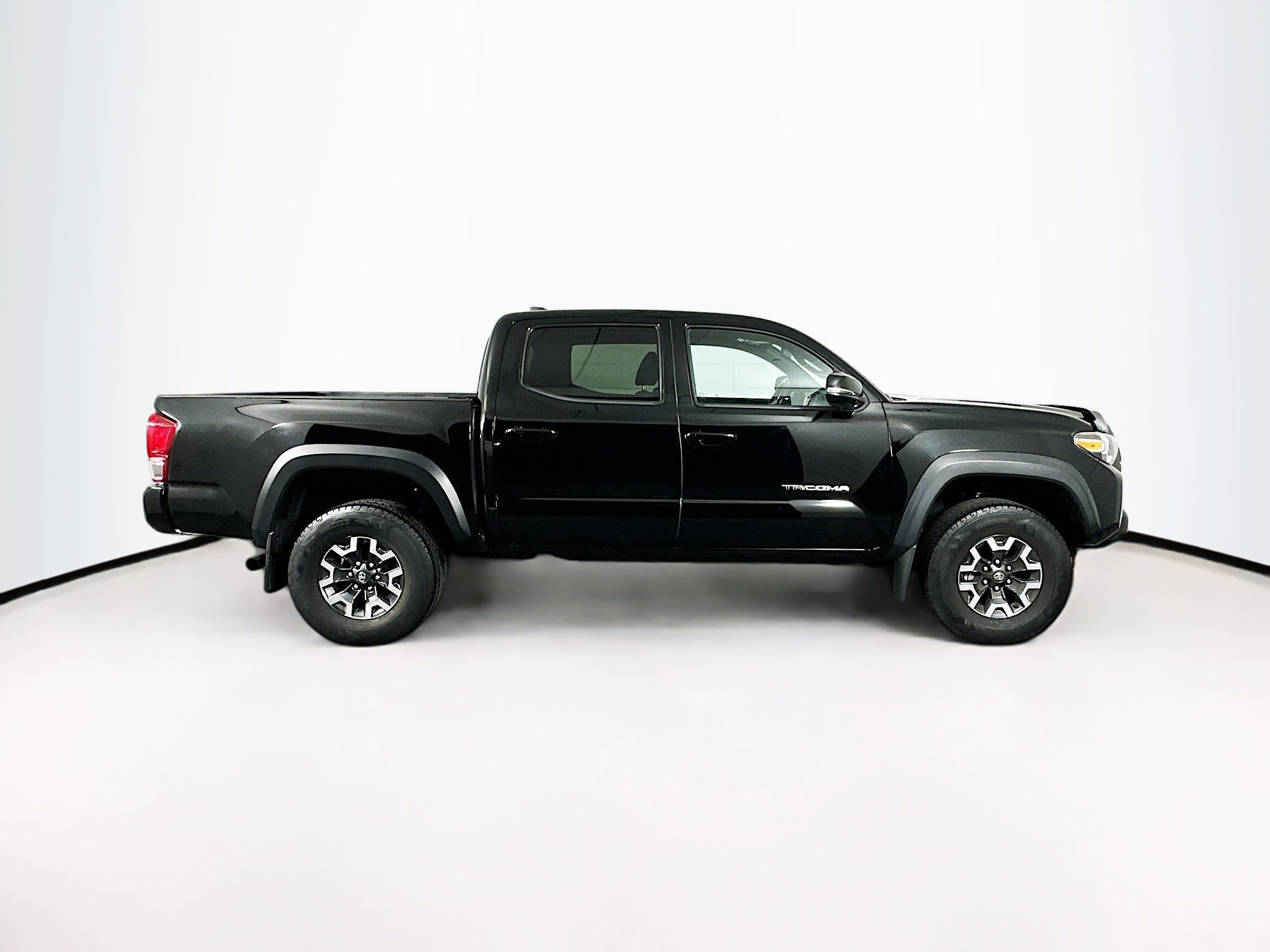 Used 2016 Toyota Tacoma TRD Off-Road image 10