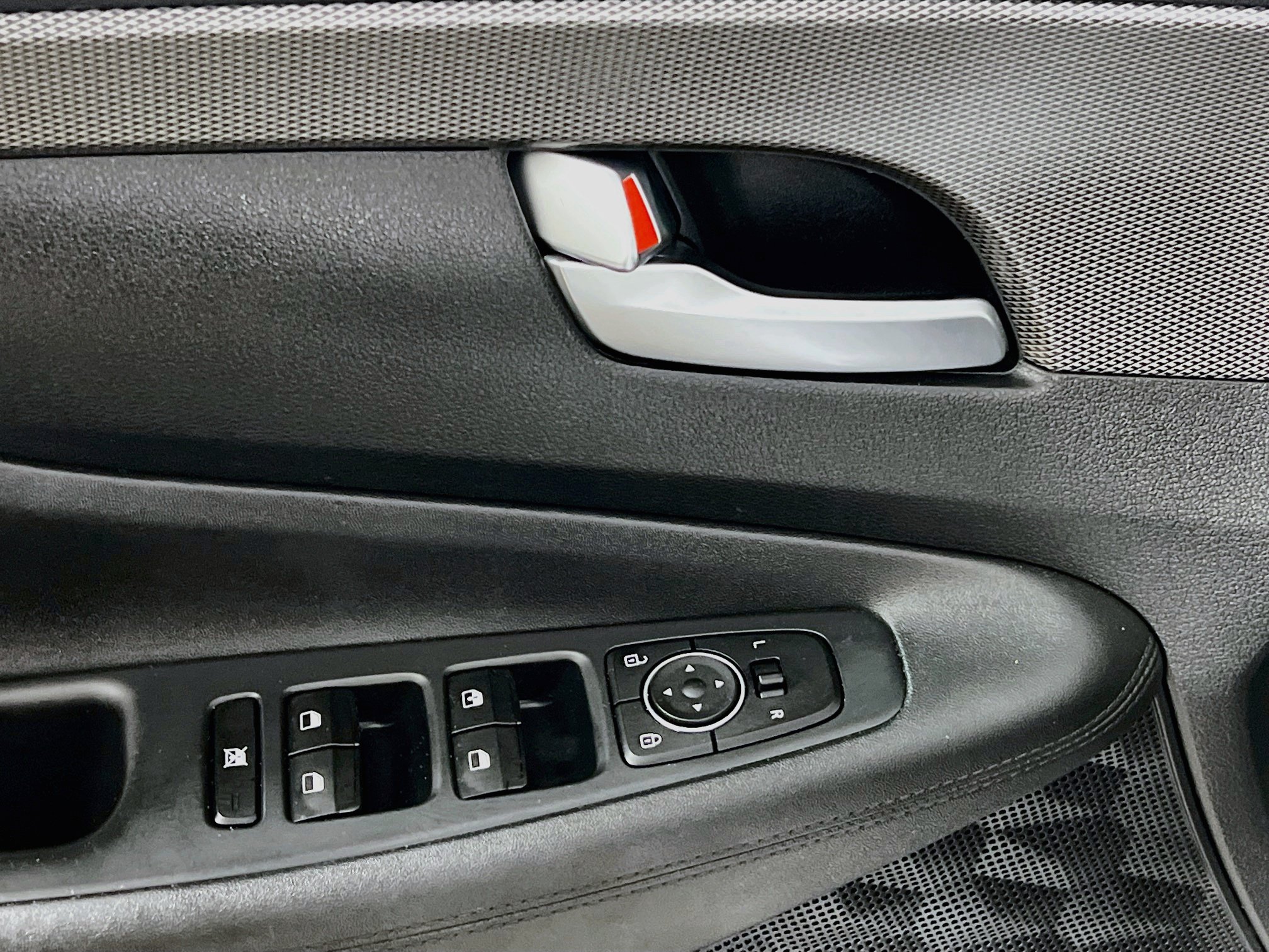 Used 2020 Hyundai Santa Fe SE FWD image 17