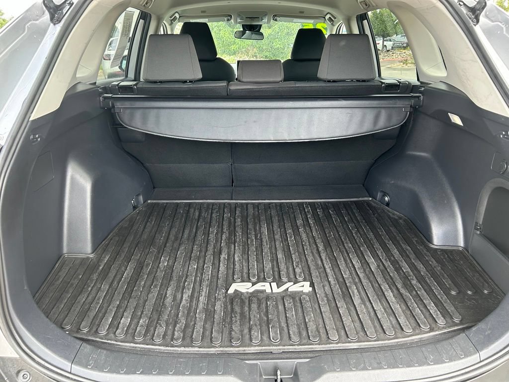 Used 2025 Toyota RAV4 XLE AWD/4WD image 27