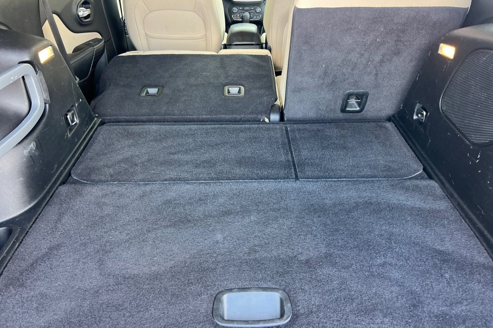 Used 2015 Jeep Cherokee Latitude w/ Comfort/Convenience Group FWD image 24